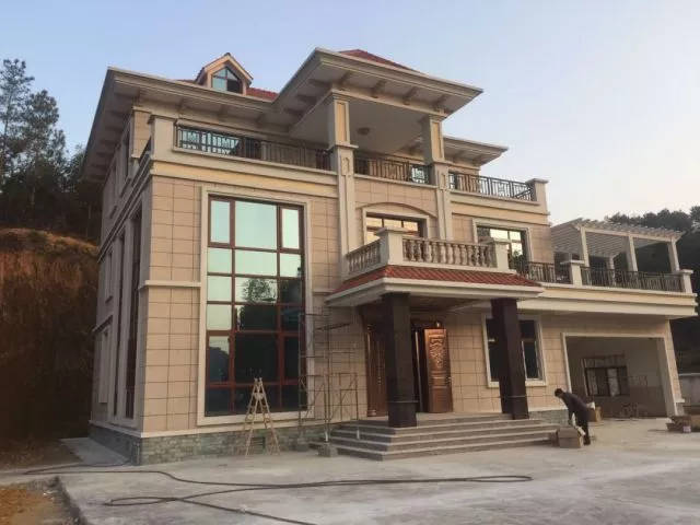 真石漆施工為什么會(huì)出現(xiàn)掉砂？